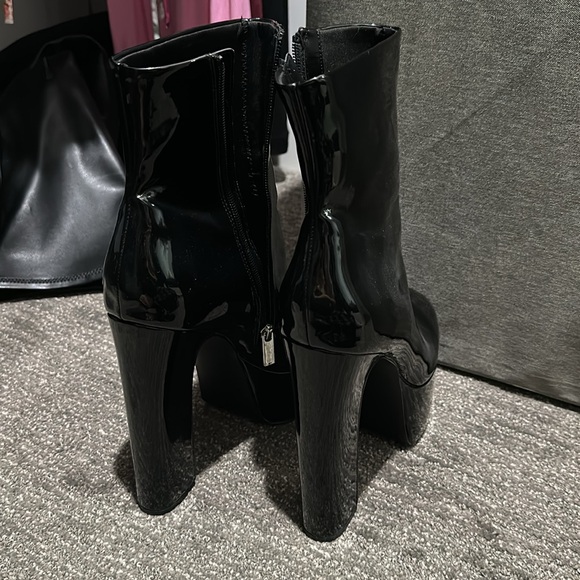 STEVE MADDEN "PASSION" patent leather boots
Size 10 only worn once! - Picture 7 of 7